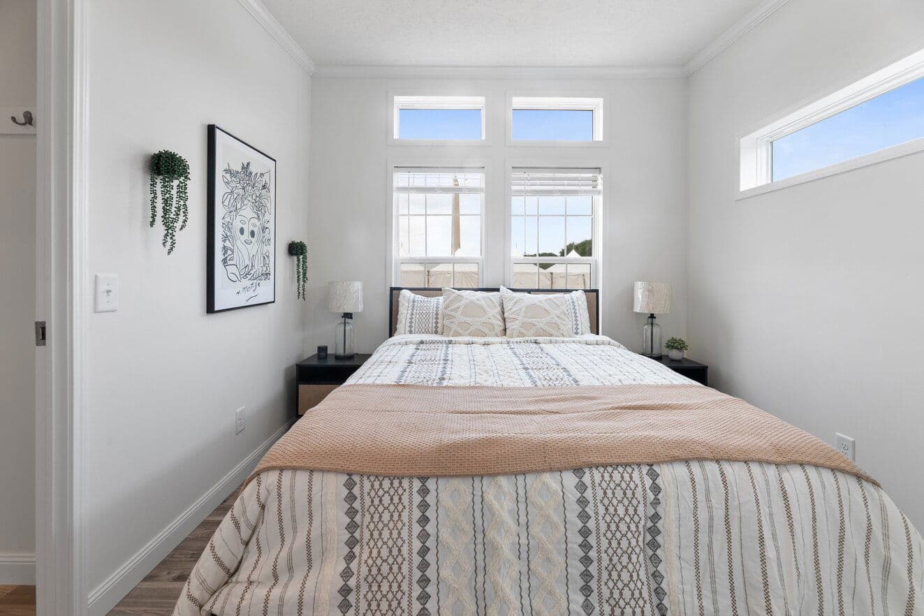 Blue ridge duplex bedroom home features