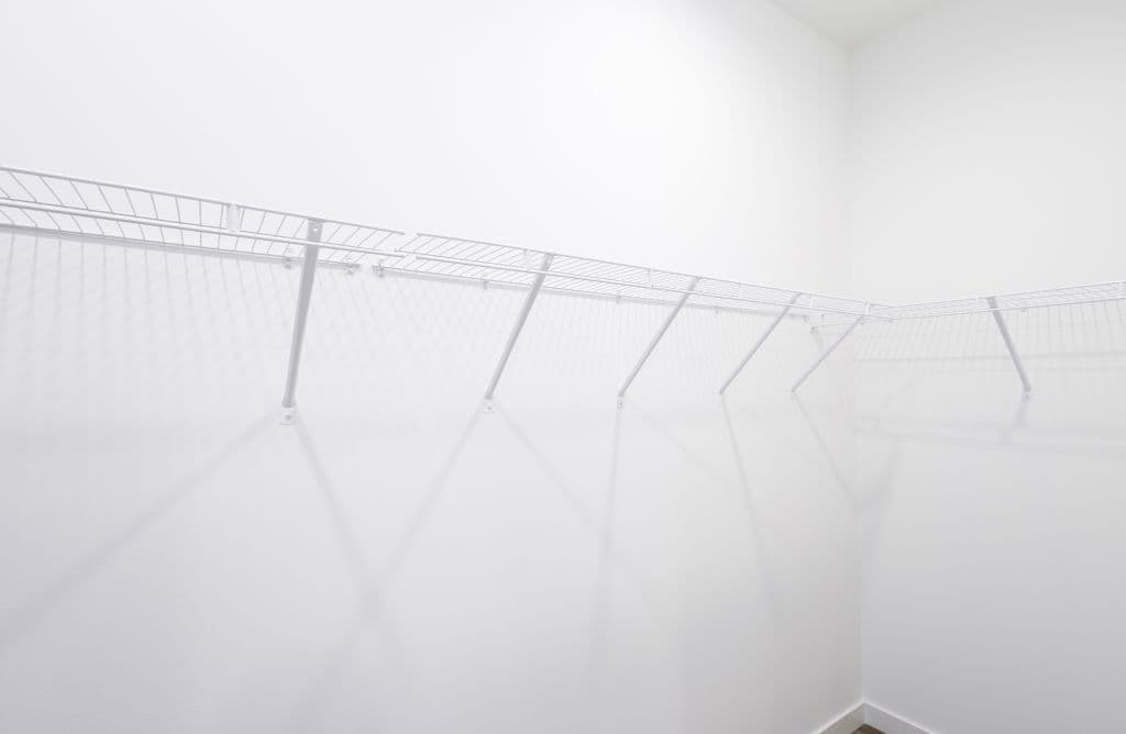 Pinecrest elite modular pgm5009-p interior home features