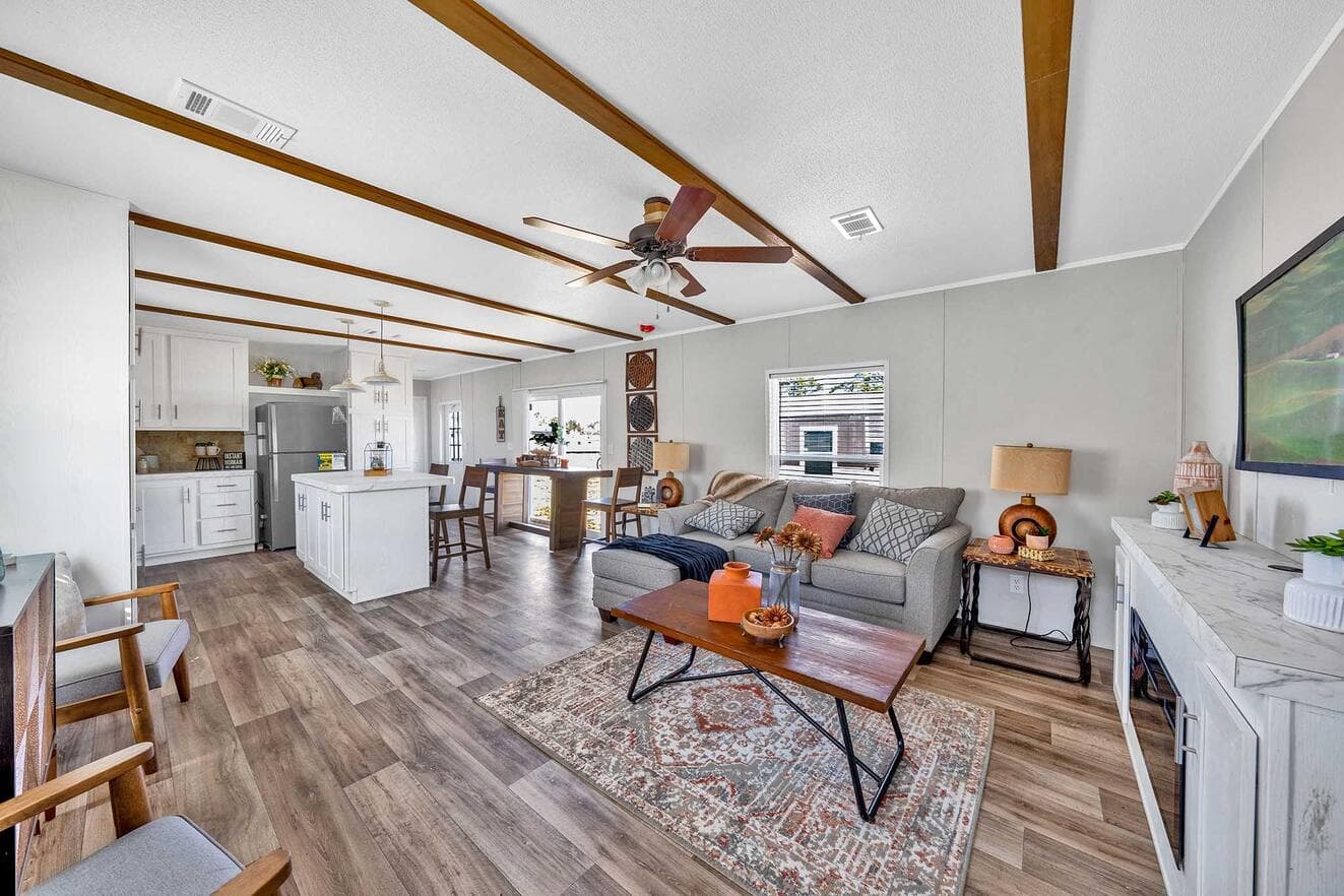 Pinnacle 16763a interior home features