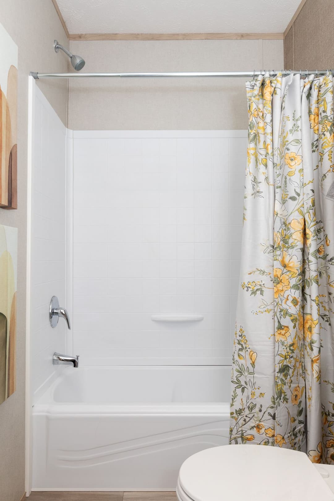 Maynardville classic 66 bathroom home features