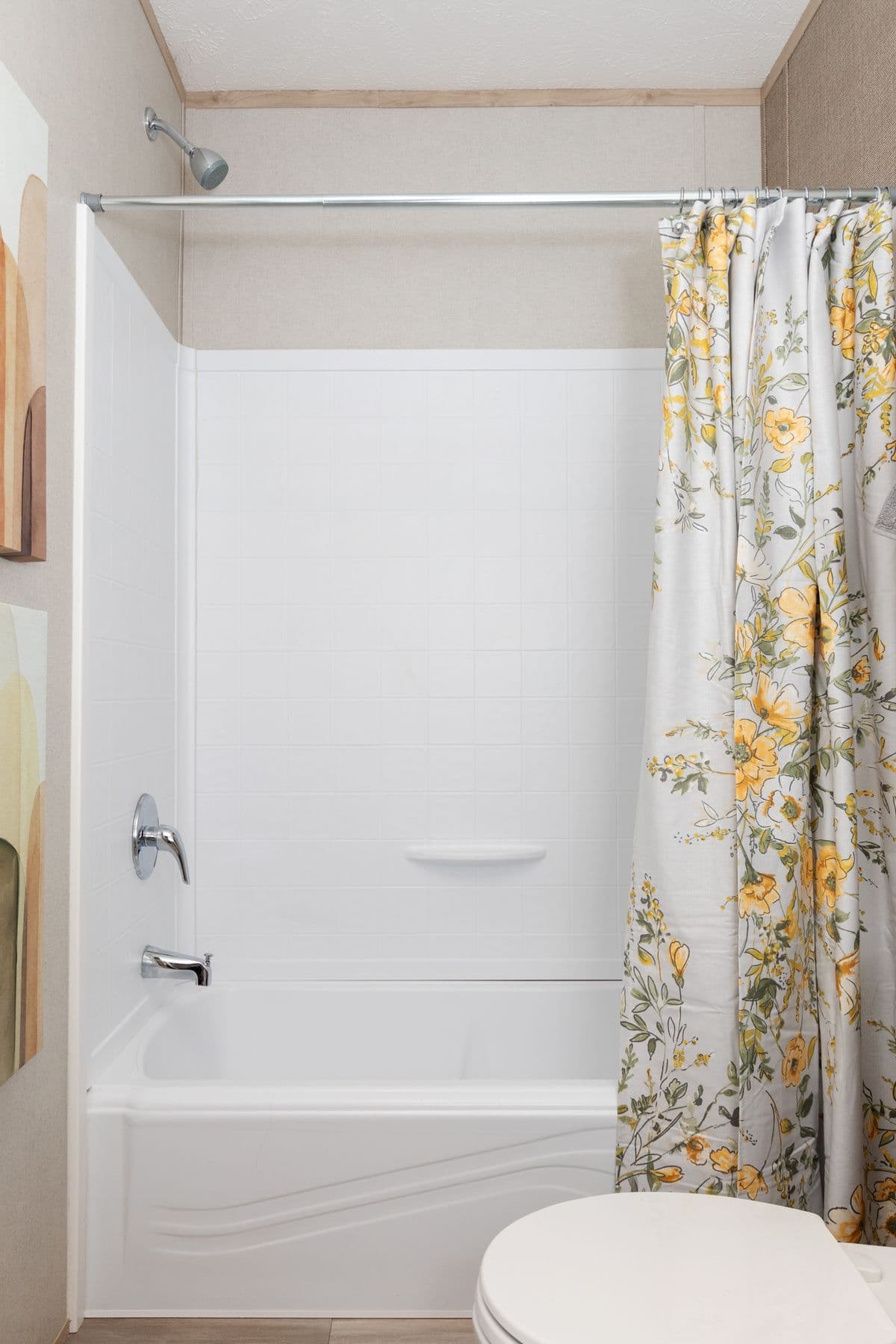 Maynardville classic 66 bathroom home features