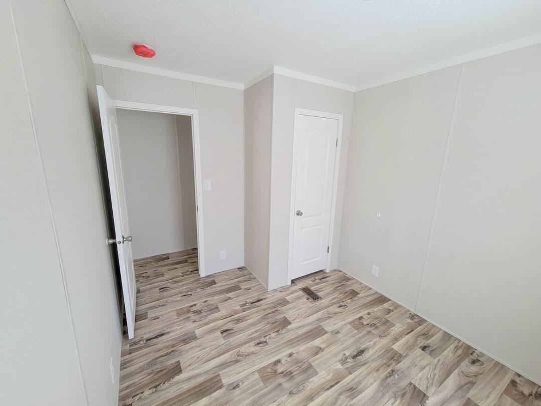  berkshire 14562p bedroom home features