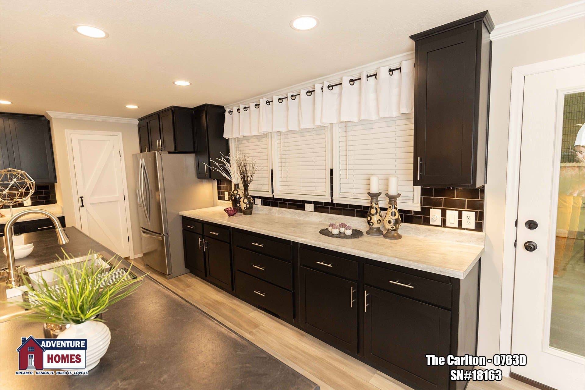 Carlton | 0763d kitchen home features