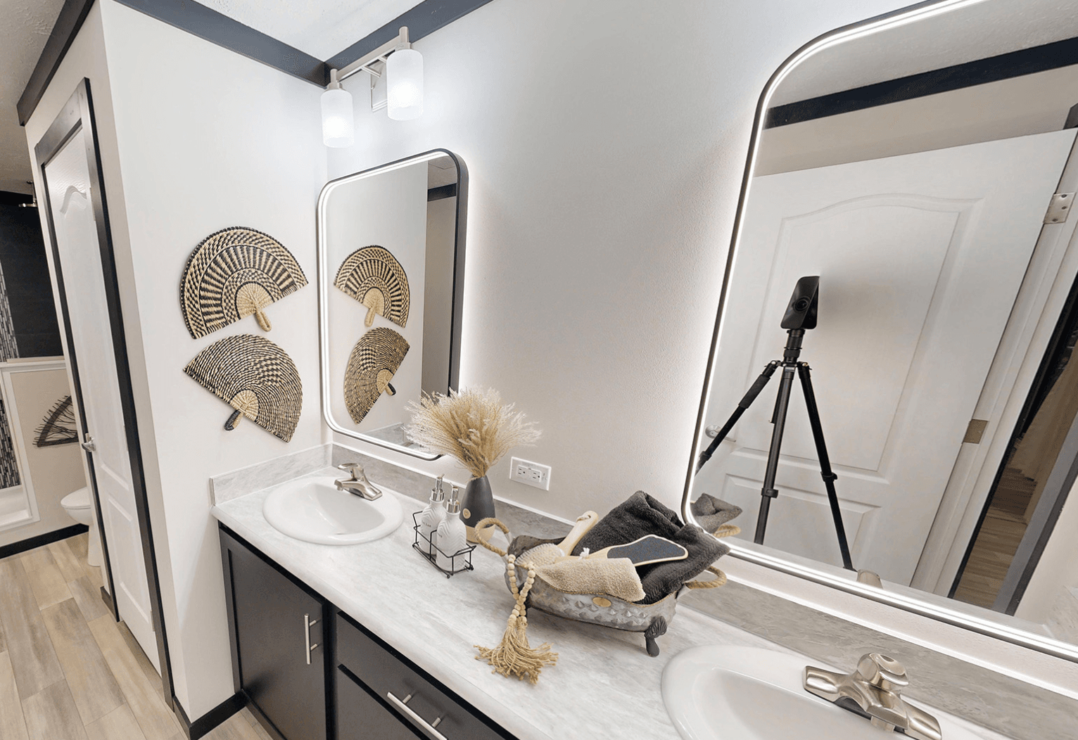 0663ls bathroom home features