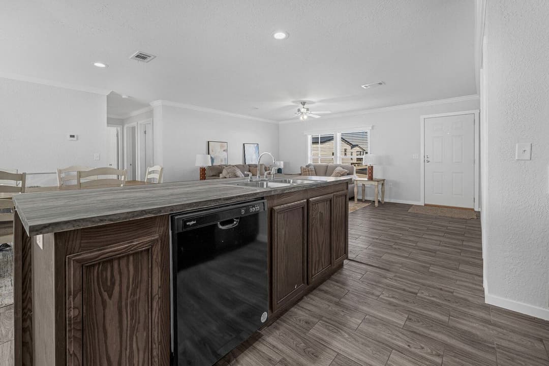 Topaz 28563a kitchen home features