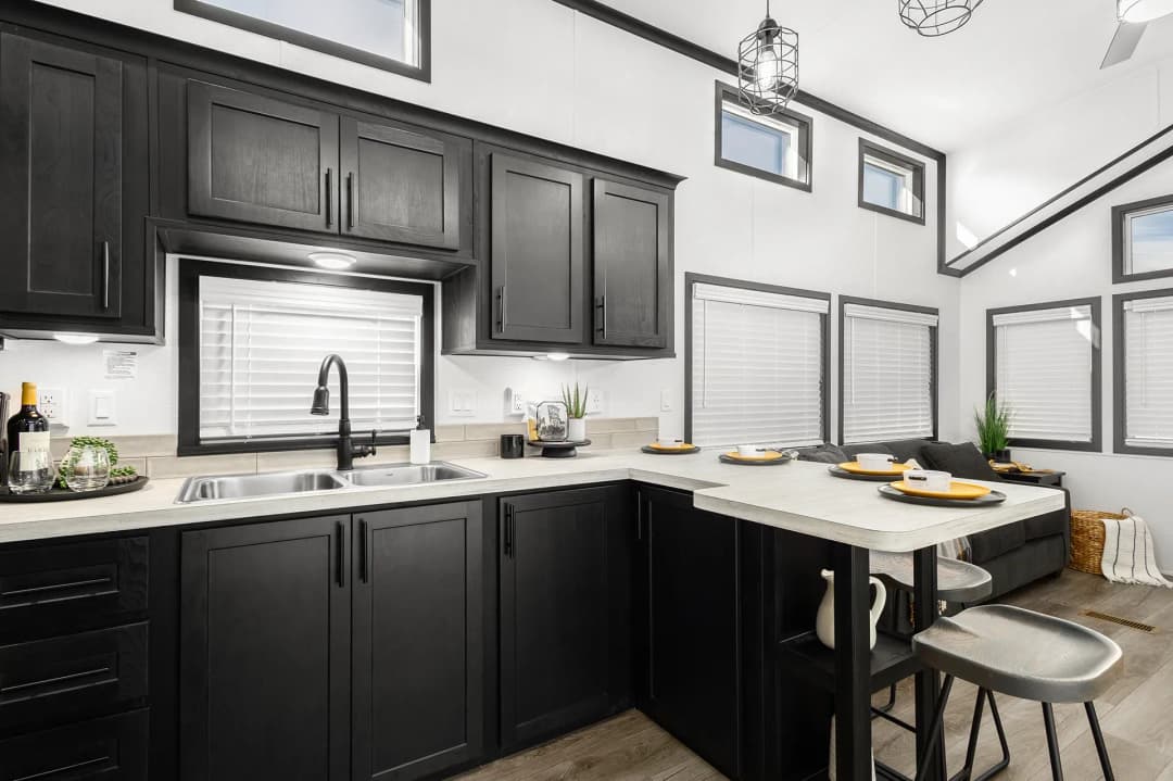 Lakeside 8104bk kitchen home features