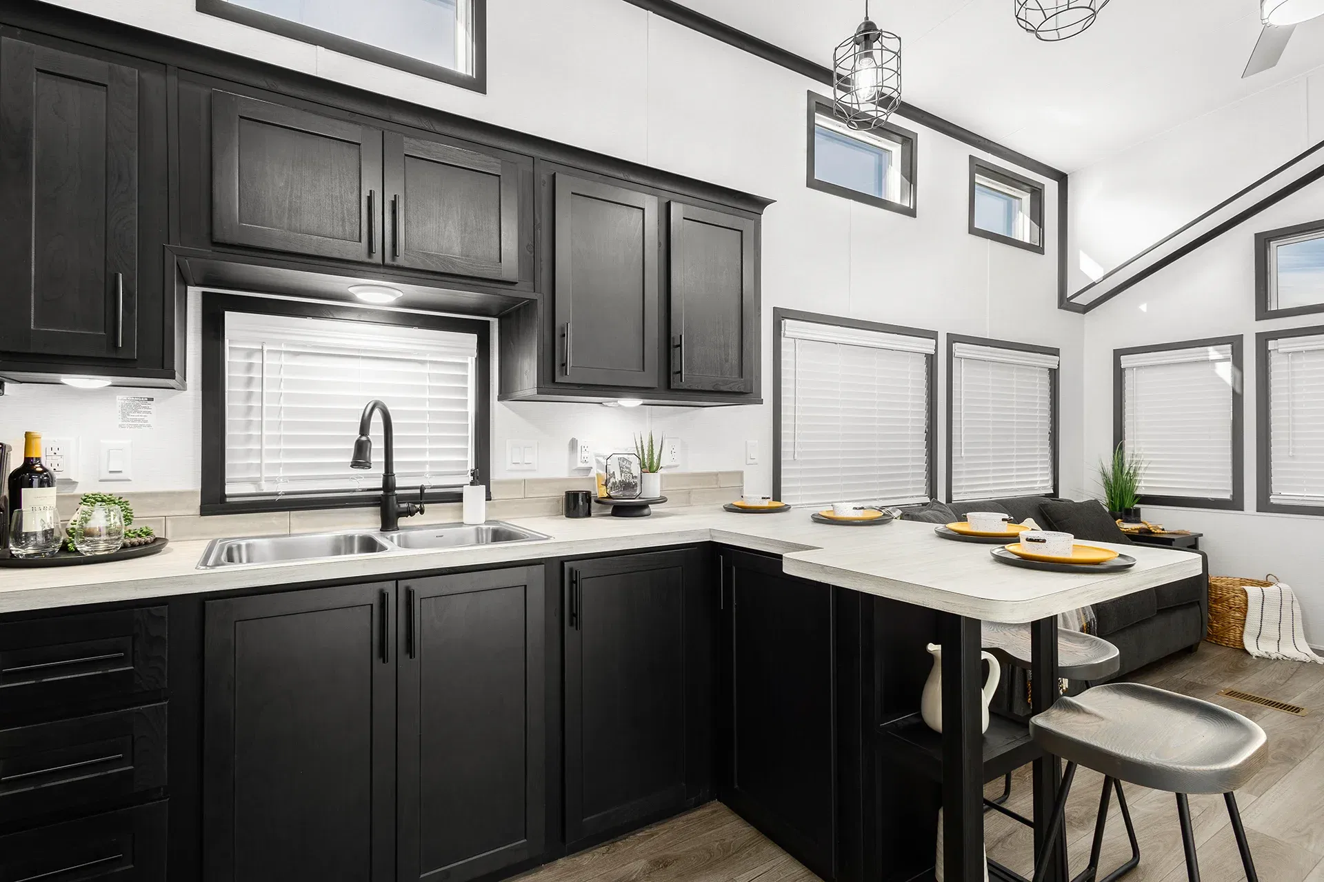 Lakeside 8104bk kitchen home features