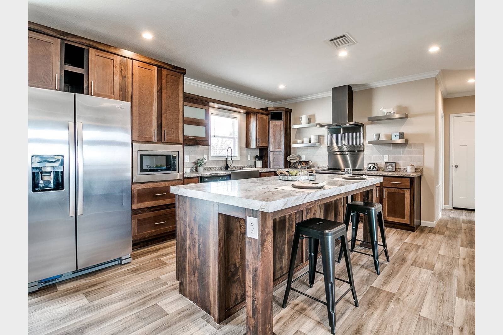 Titan extreme 3276t [the memphis] kitchen home features