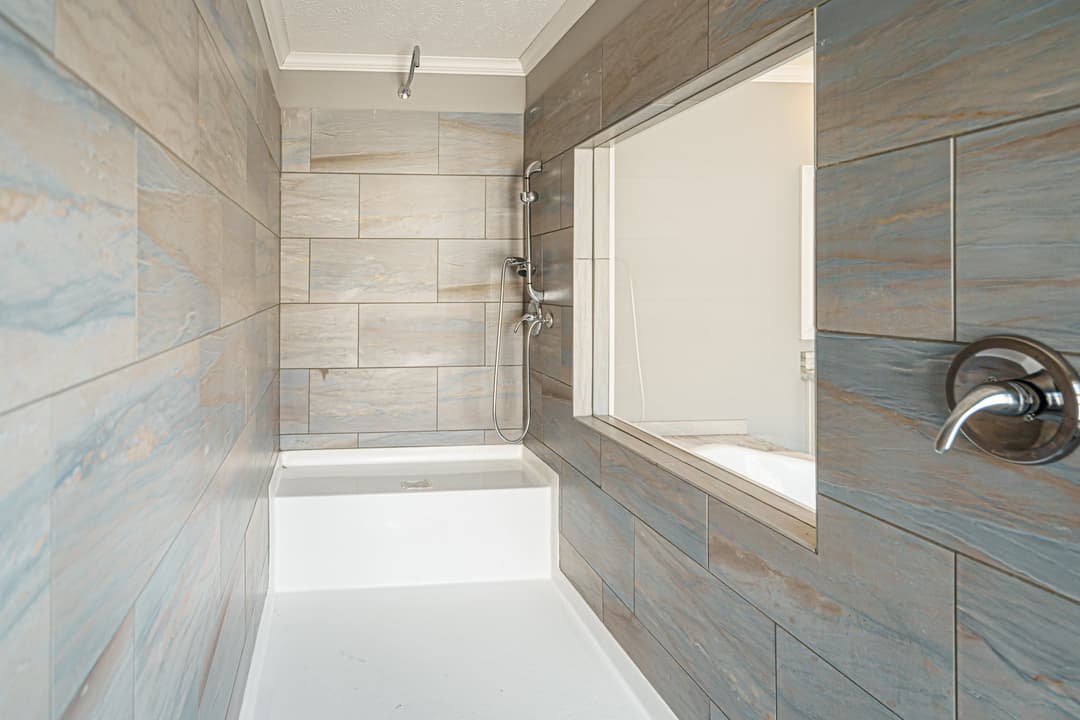 Helicon 3 bathroom home features