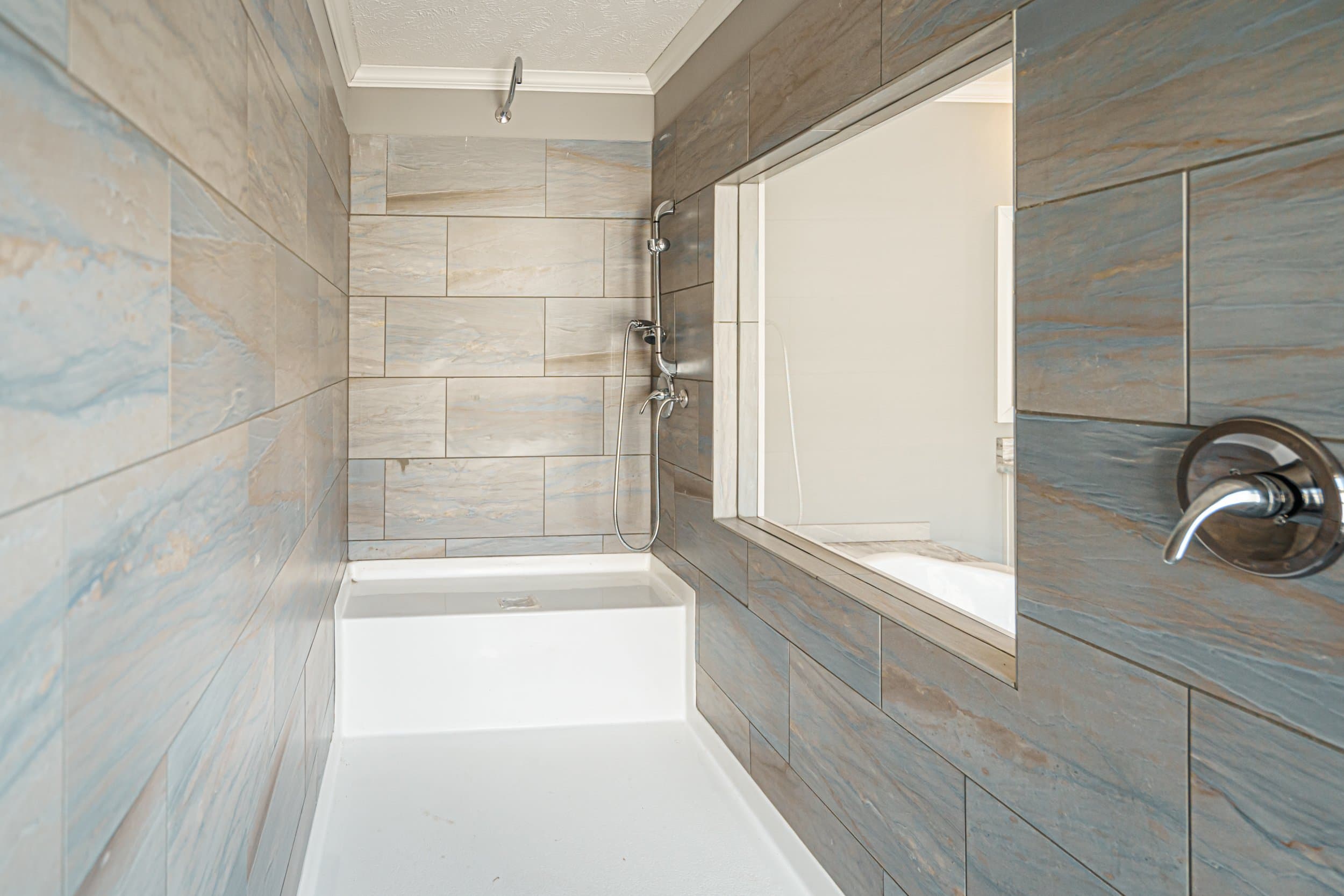 Helicon 3 bathroom home features