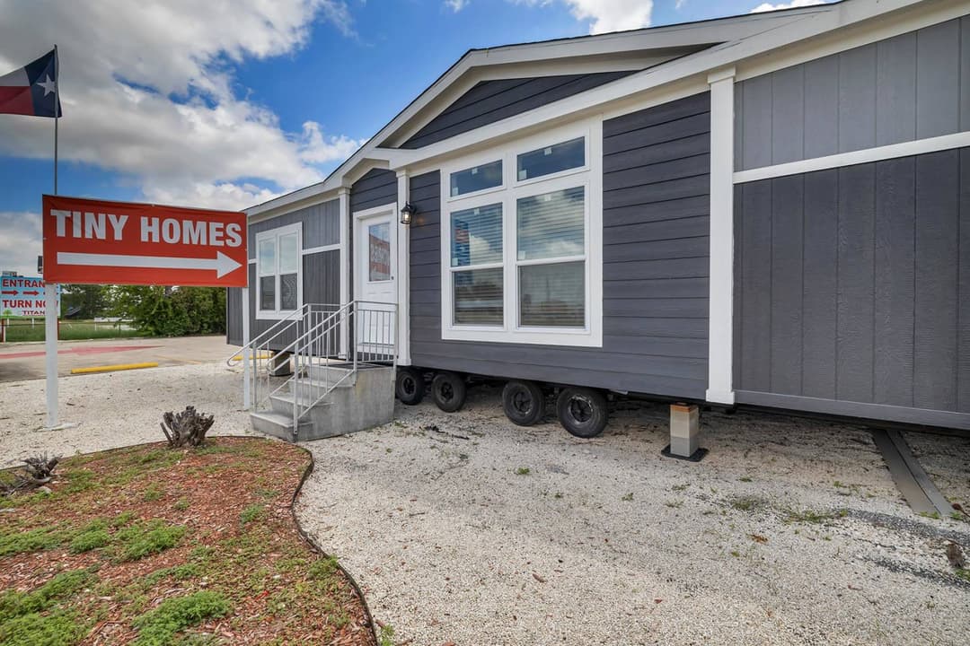 Titan extreme 3266d [the vegas] exterior home features