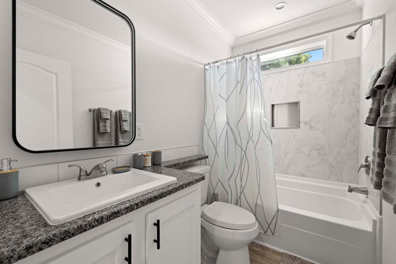 Silver springs 5046 bathroom home features