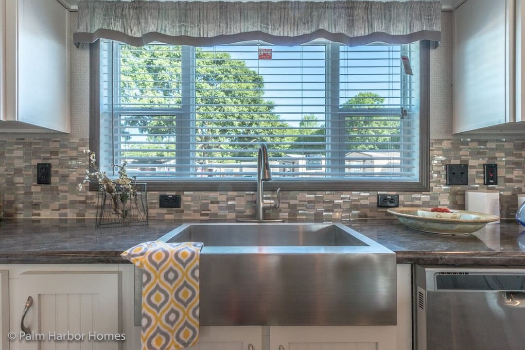 Carrington 30744c kitchen home features