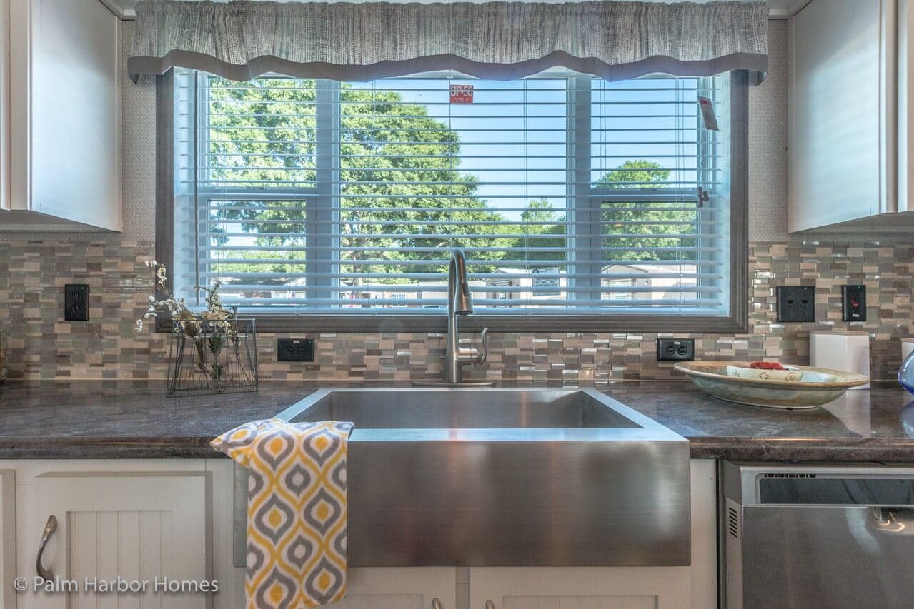 Carrington 30744c kitchen home features