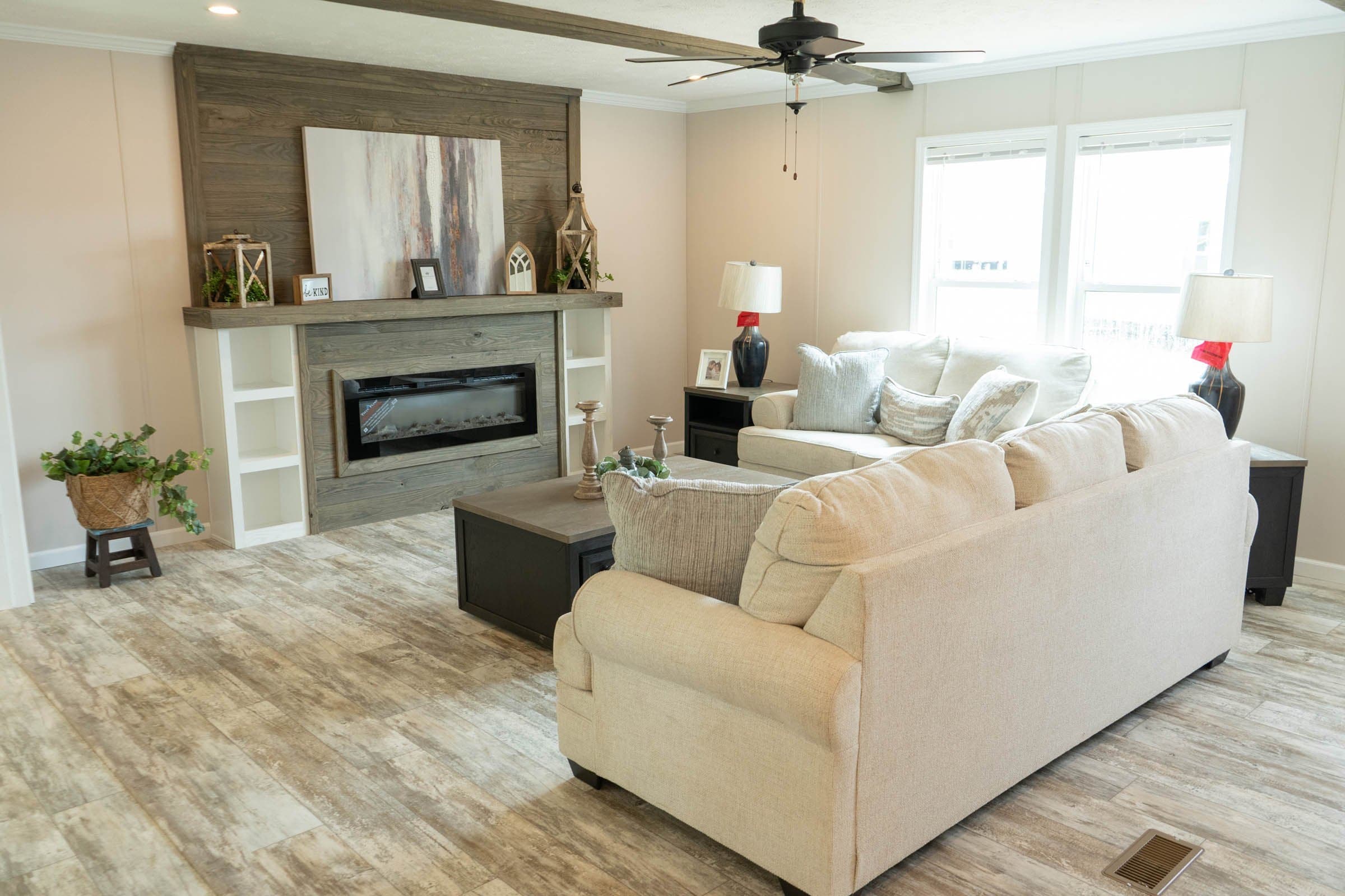 Luna interior home features