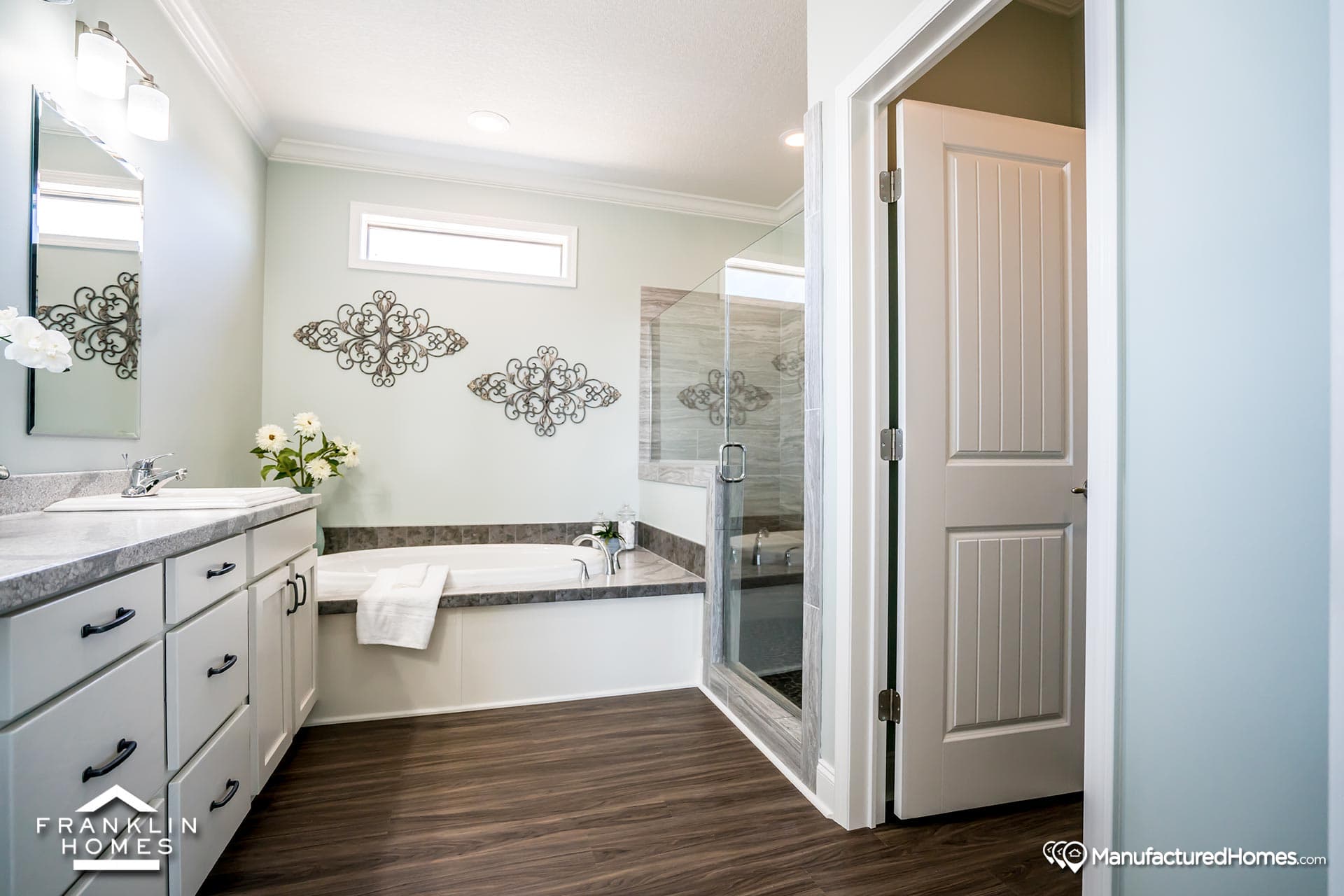 Prefab cottage series bathroom home features