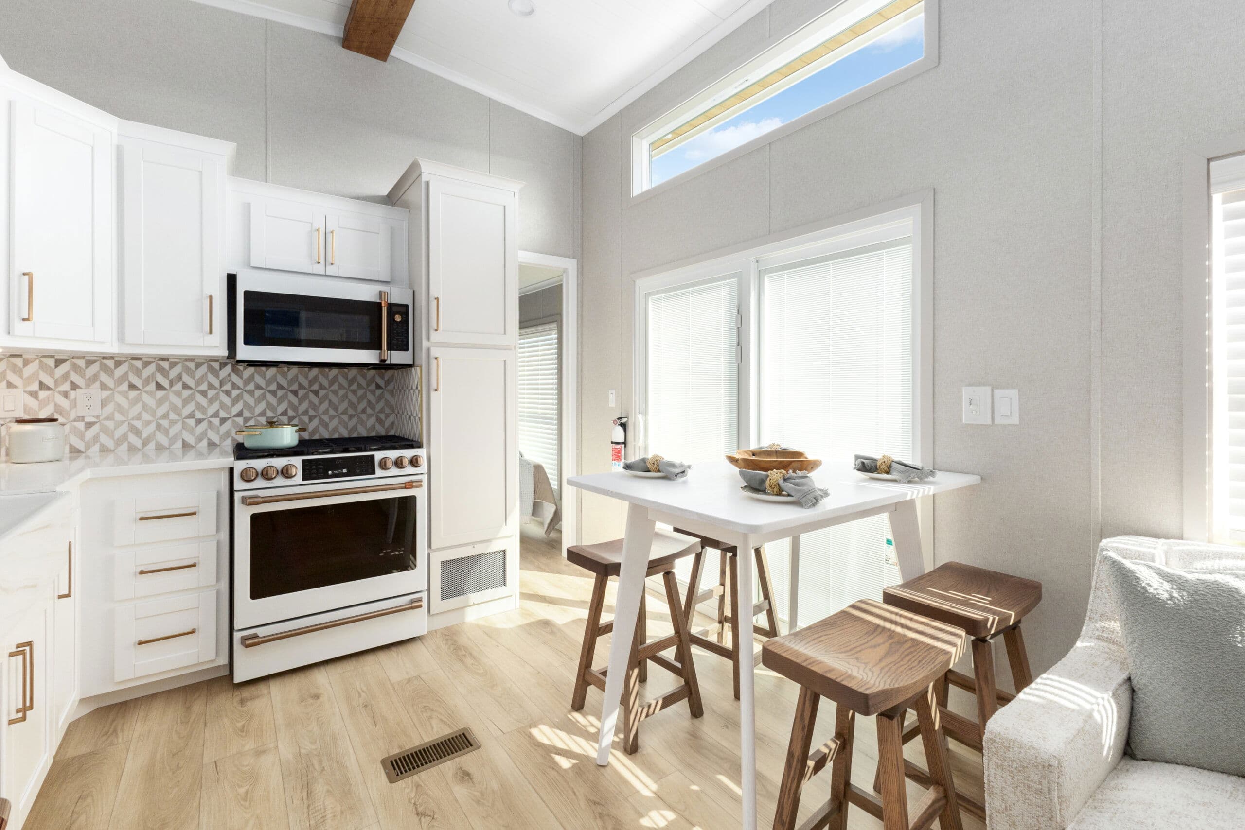 Eldorado 9092 kitchen home features