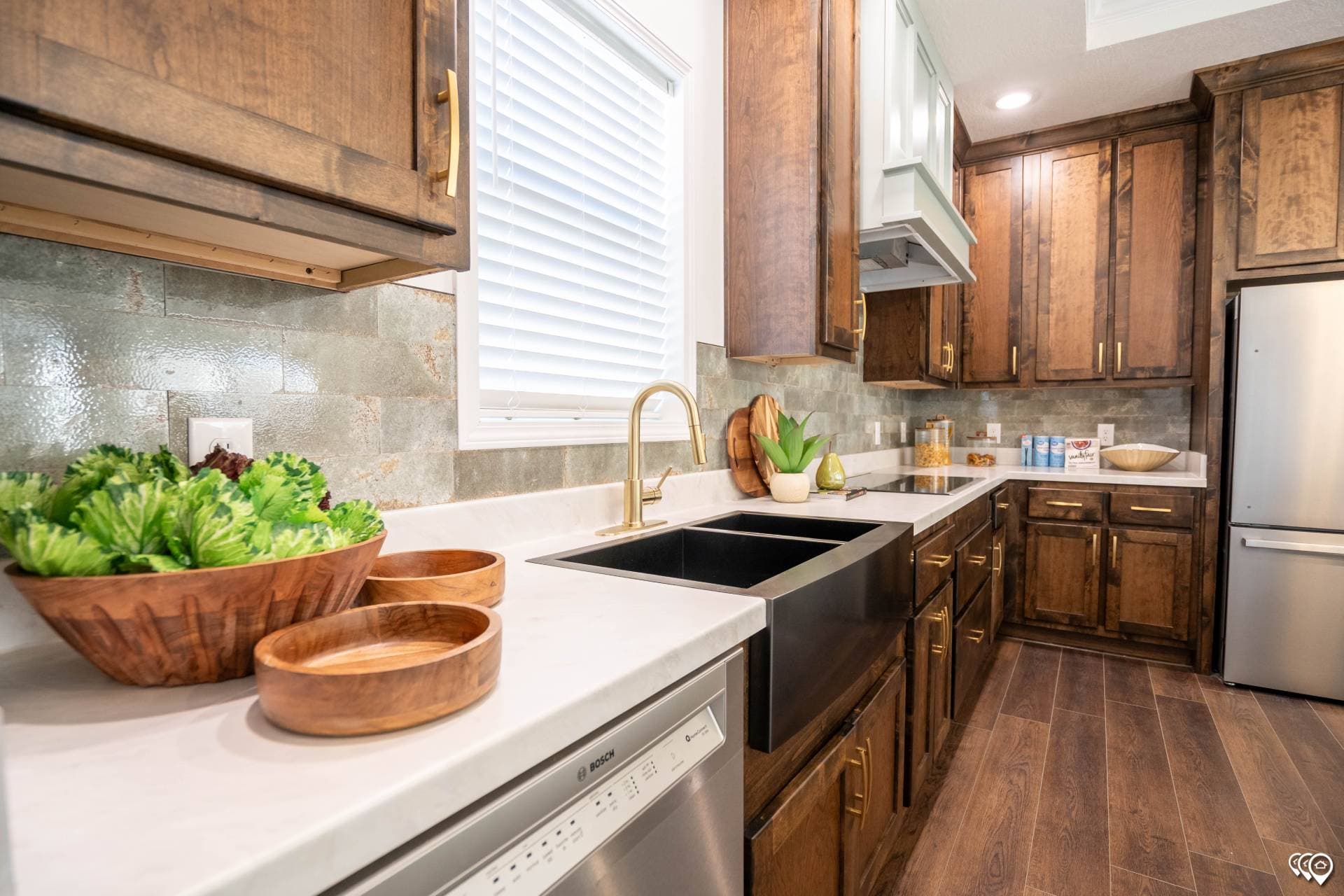 Pri3284-2073 kitchen home features