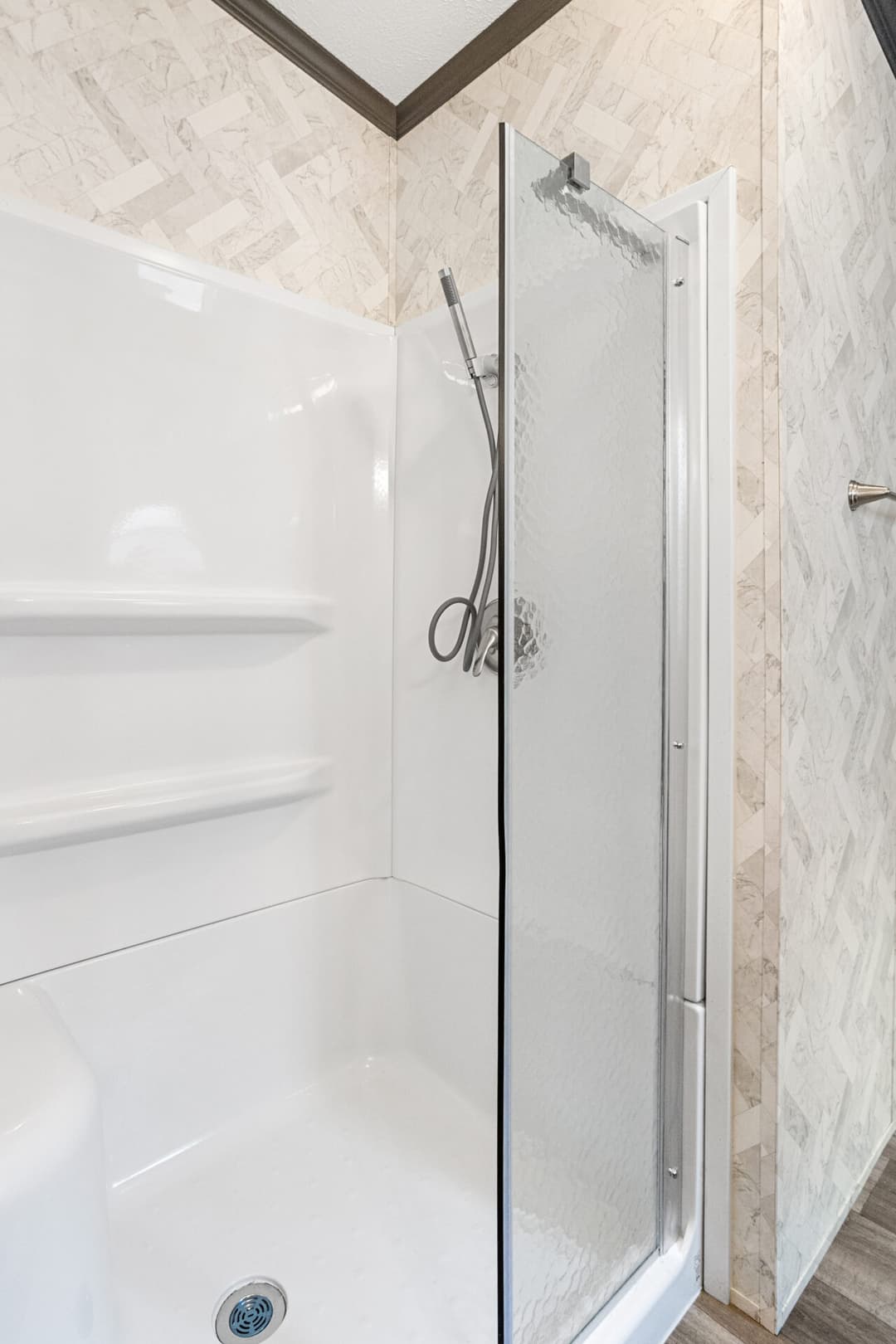 Classic c-3252-32d bathroom home features