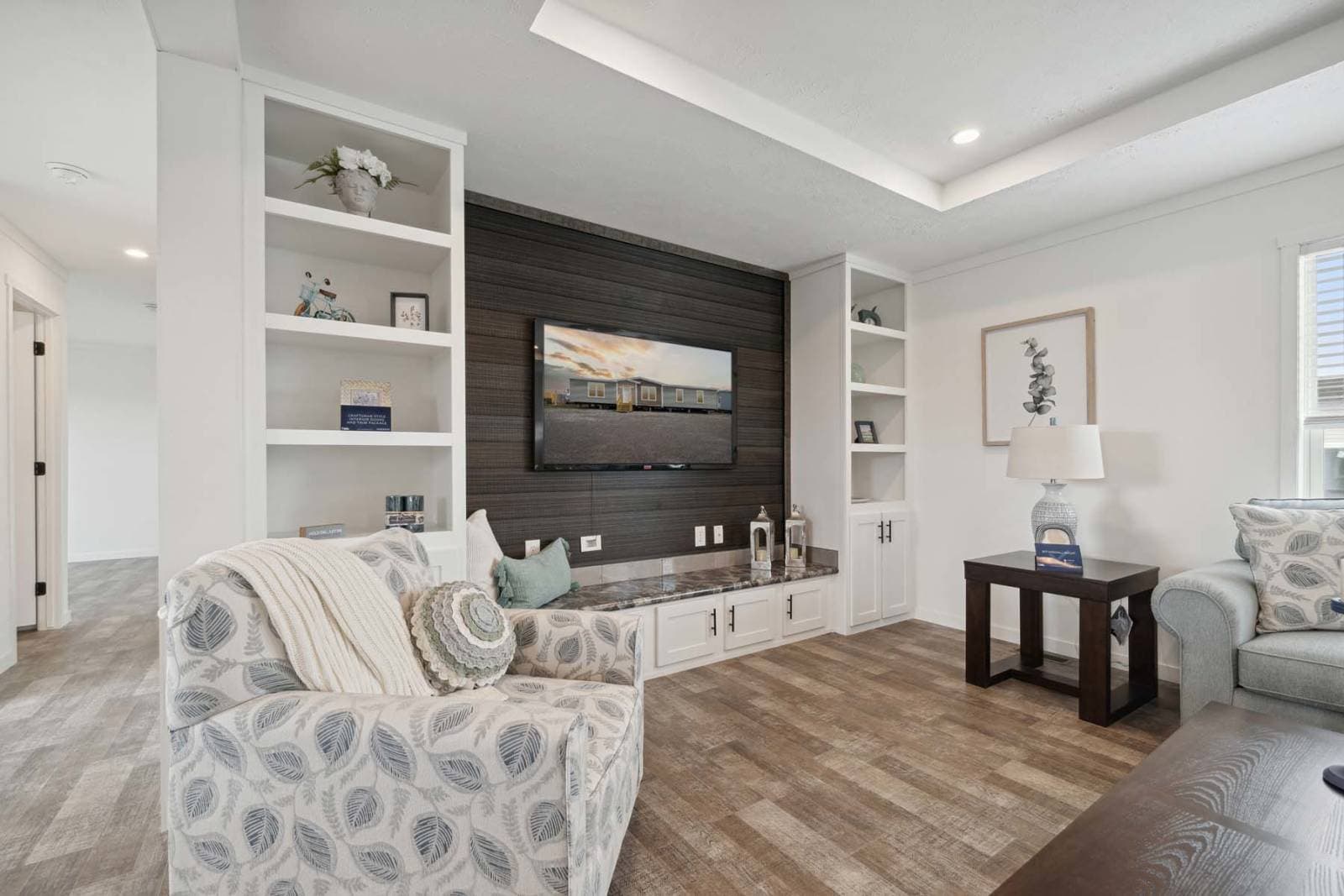 Pursuit interior home features