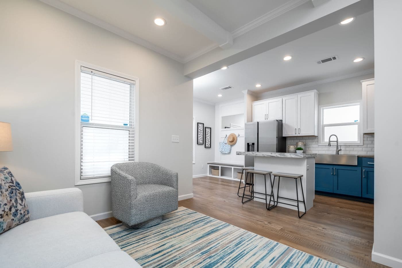 Tiffany interior home features