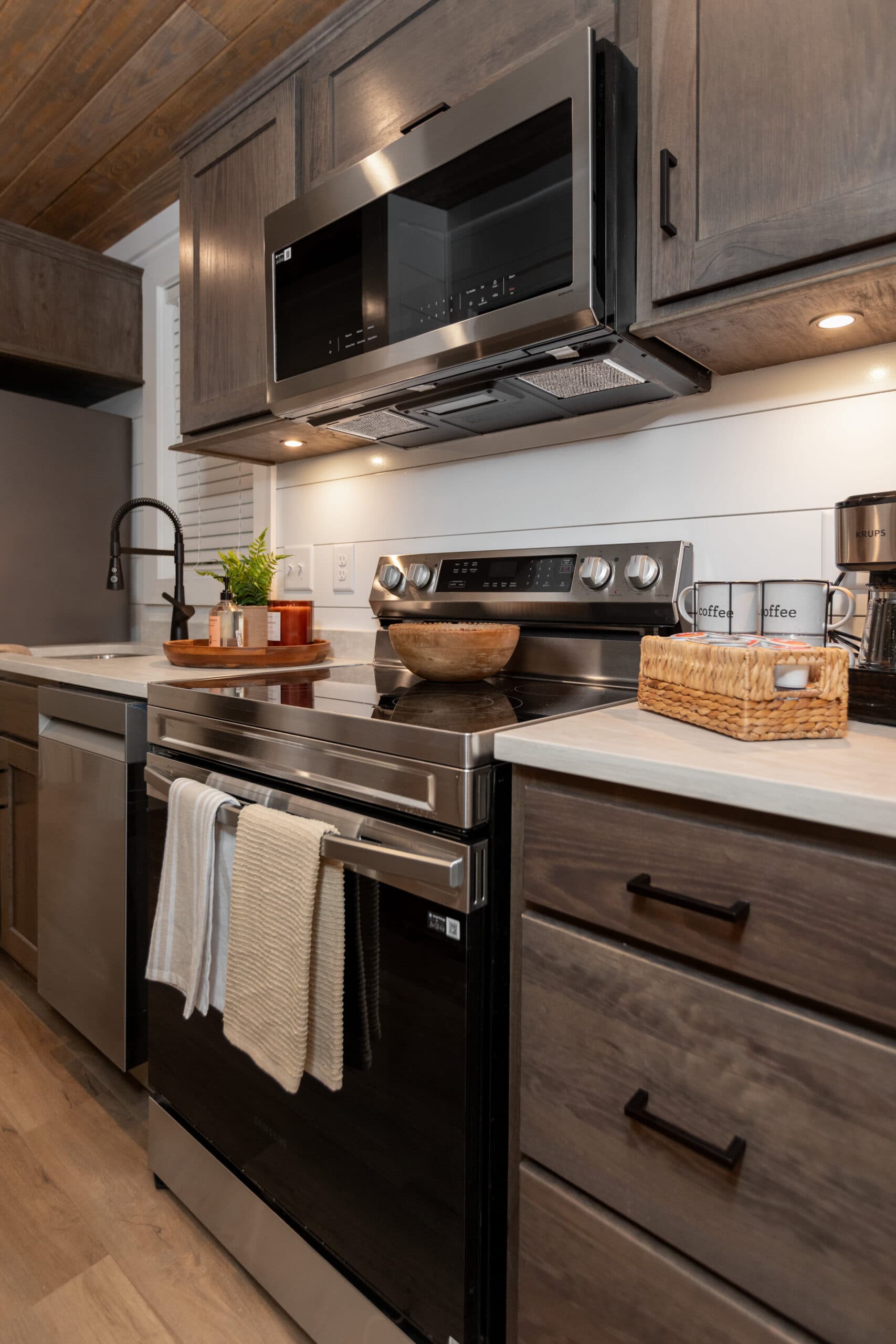 Kinlock kitchen home features