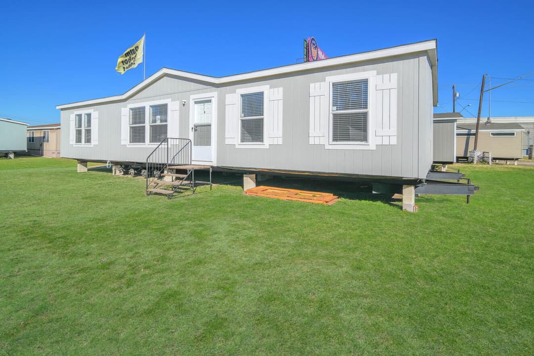 Valu 28563u elevation and exterior home features