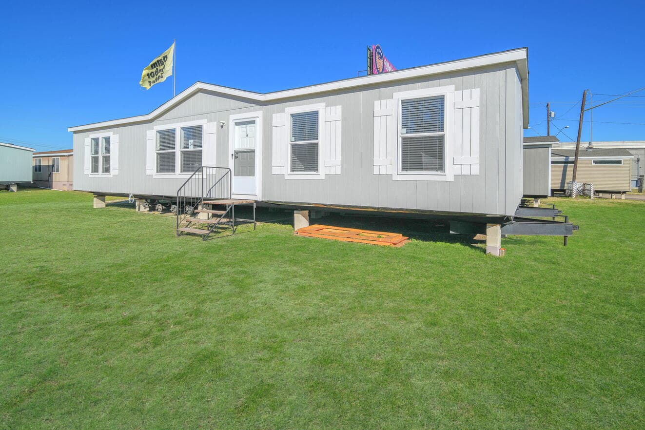 Valu 28563u elevation and exterior home features