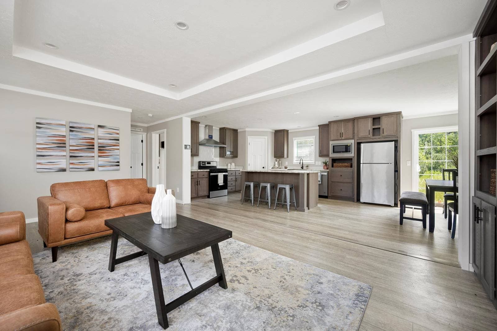 Pursuit interior home features