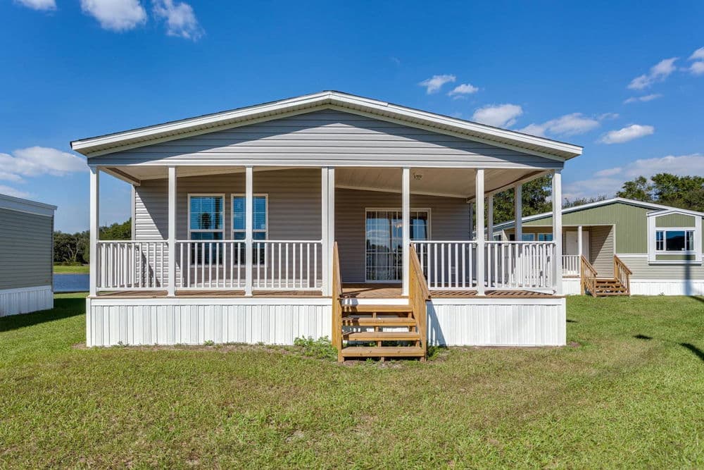 Mack exterior home features