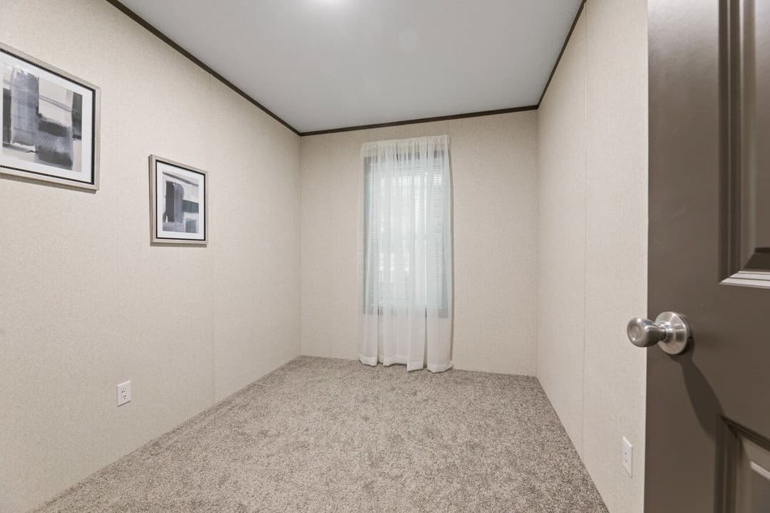 Eastman 24530 bedroom home features