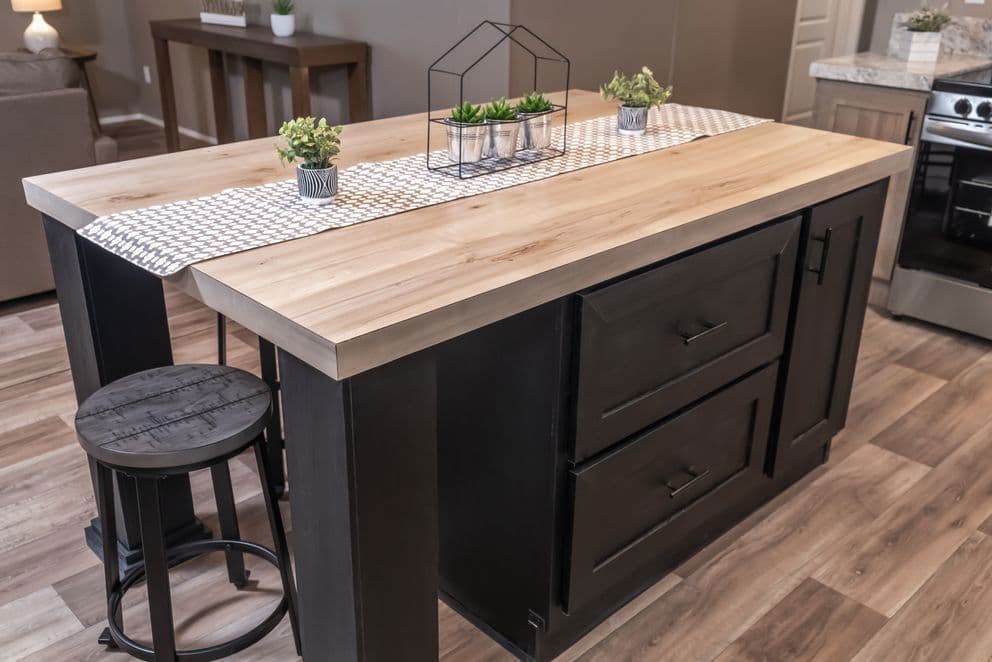 Tradition 56d kitchen home features