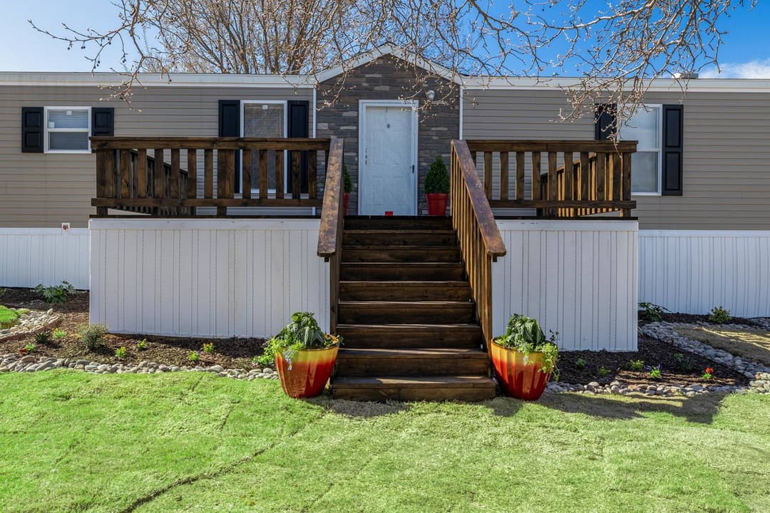 Cs1676c exterior home features