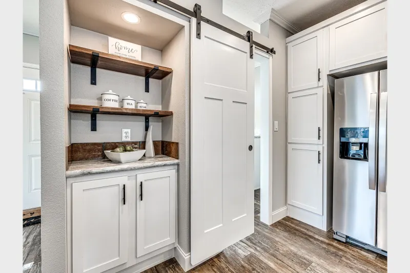 Genesis 9302 kitchen home features