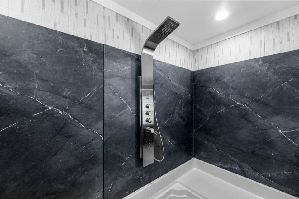 Apex 32763x bathroom home features