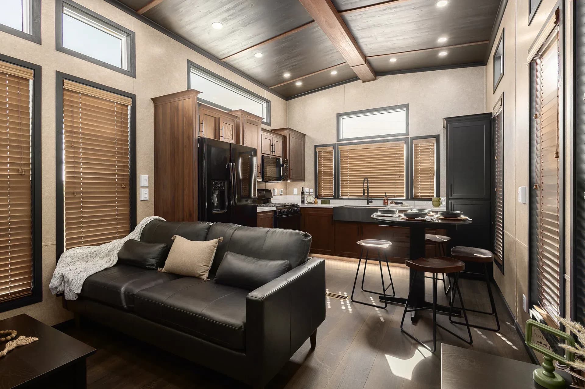 Eldorado 9001 interior home features