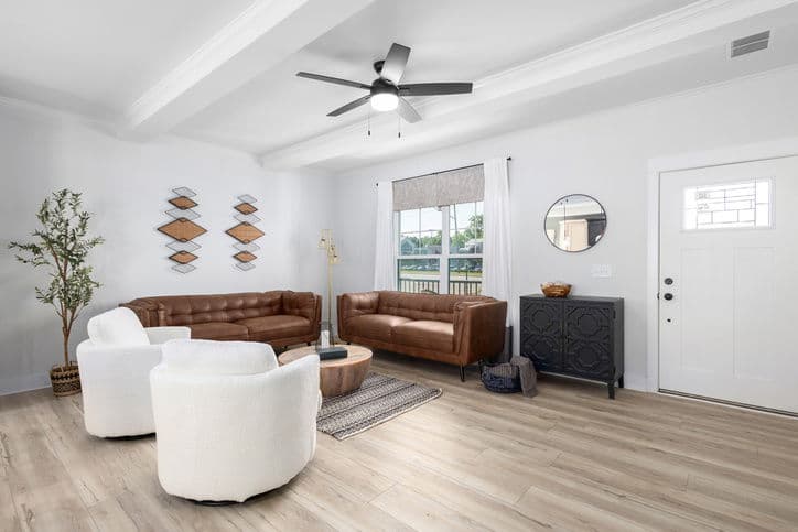 Meadowbrook 32361a interior home features