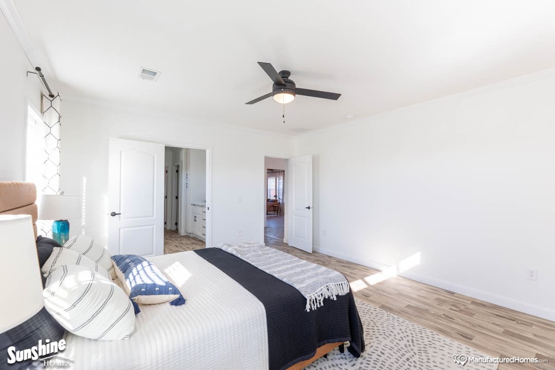 Pri3280-2040 bedroom home features