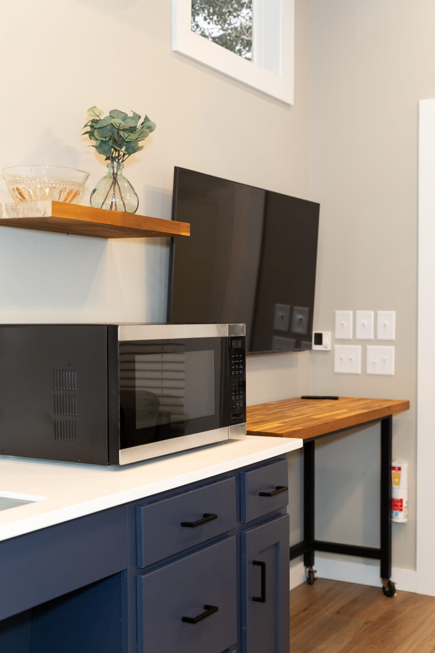 Blue springs kitchen home features