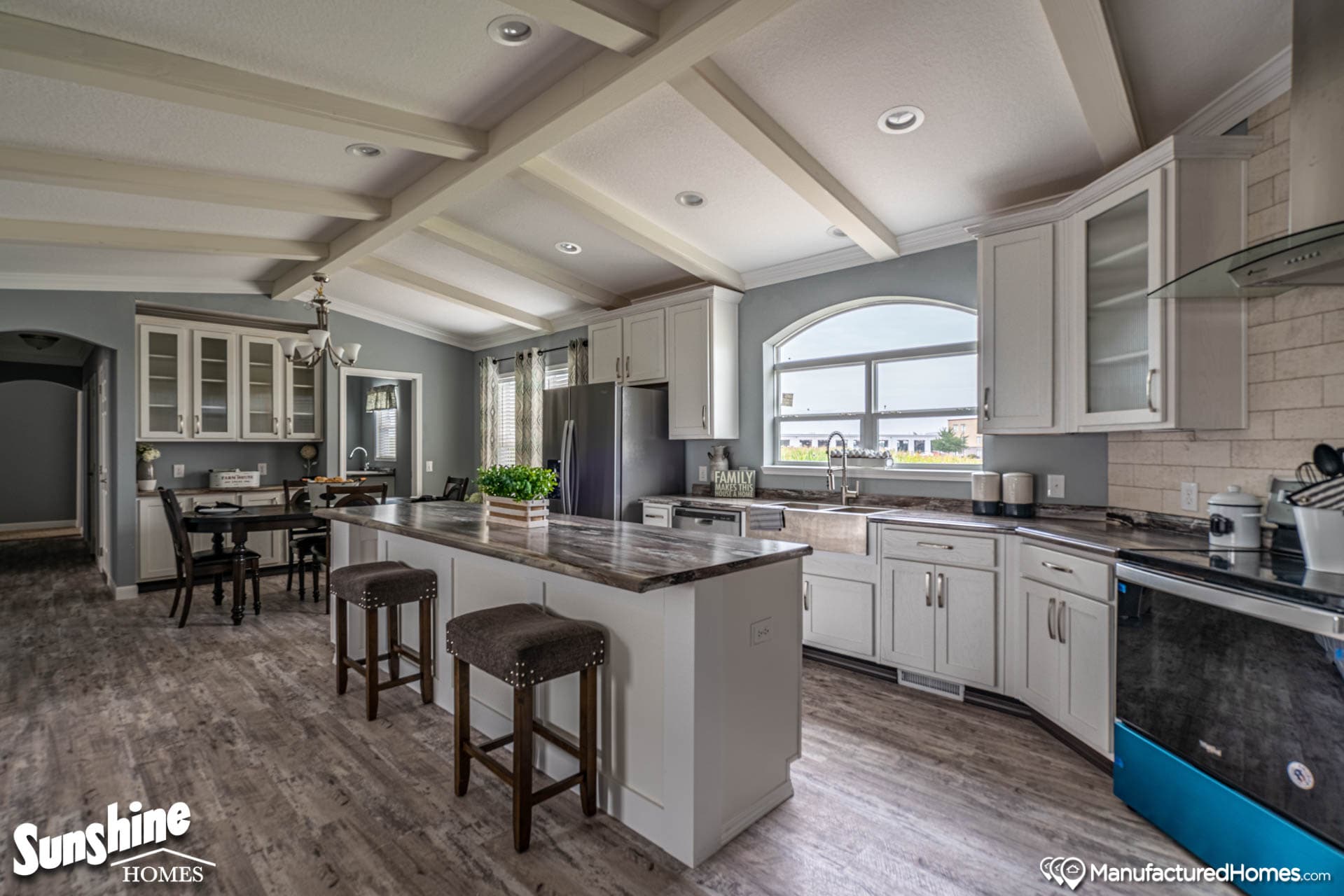 Pri3280-2018 kitchen home features