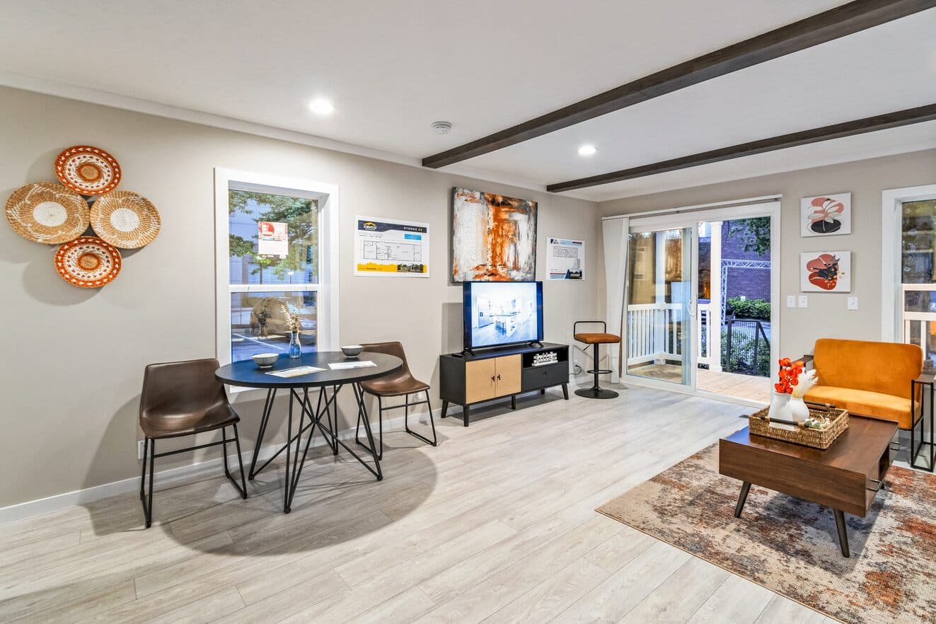 Urban 16462u interior home features