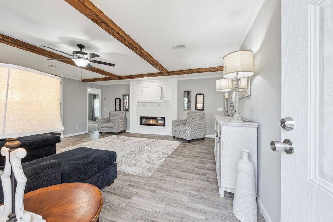 Md-10-32 lynnox interior home features