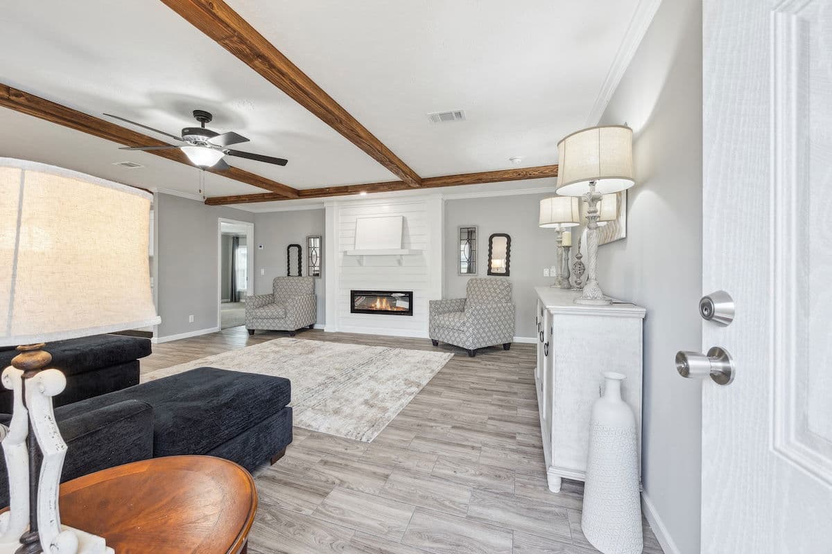 Md-10-32 lynnox interior home features