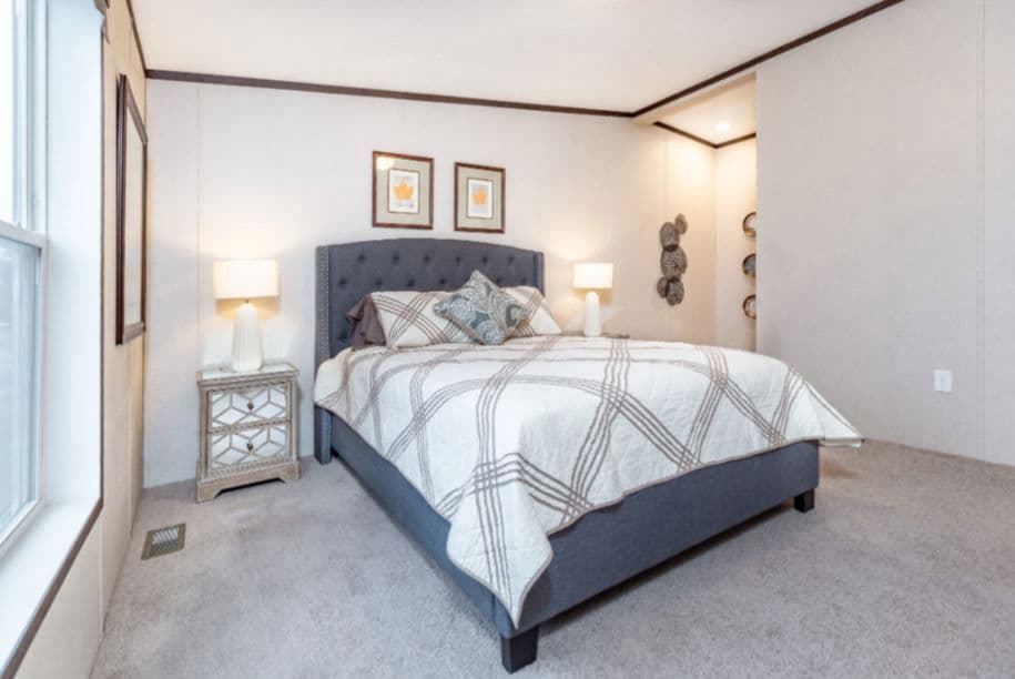 Amethyst bedroom home features