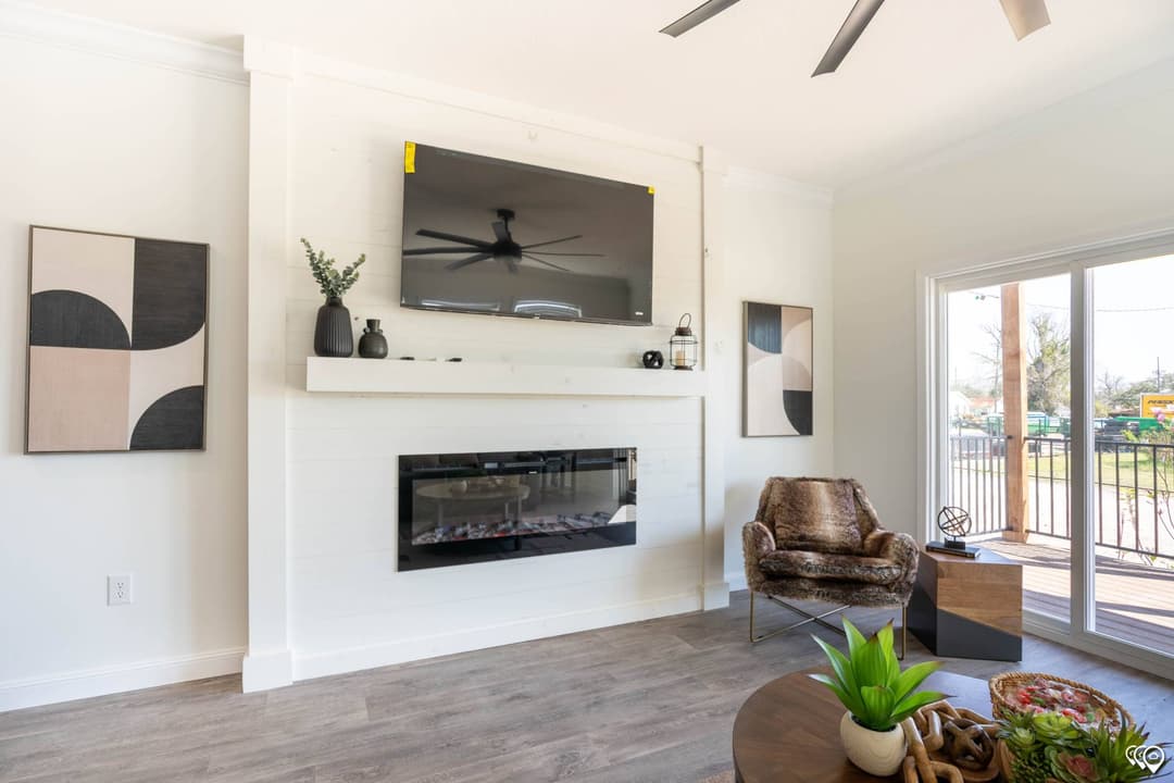 Pri1680-1031 interior home features