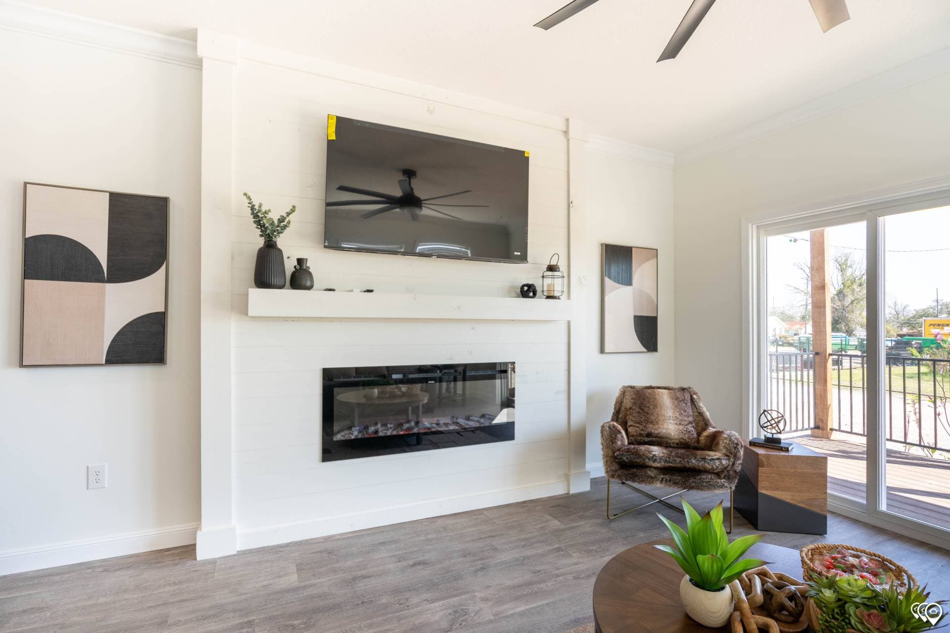 Pri1680-1031 interior home features