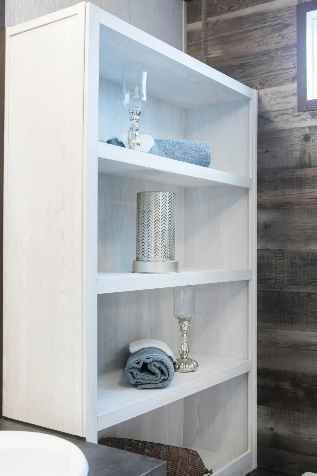 The seaside 2 bathroom home features