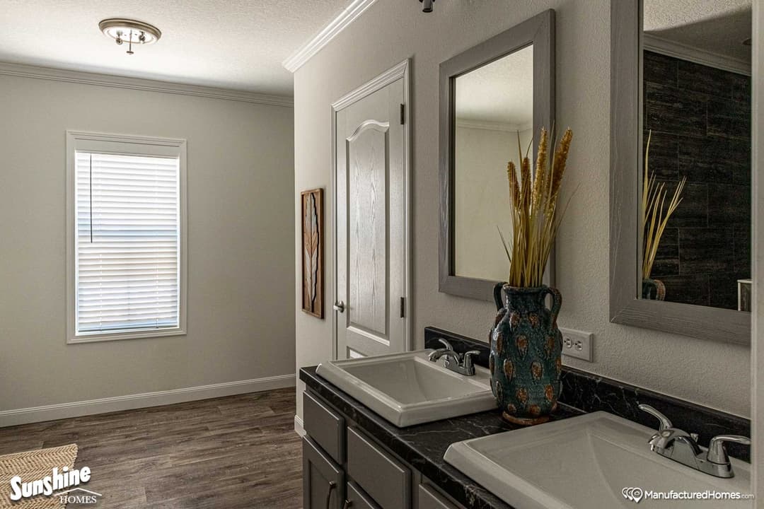 Pri3260-2028 bathroom home features