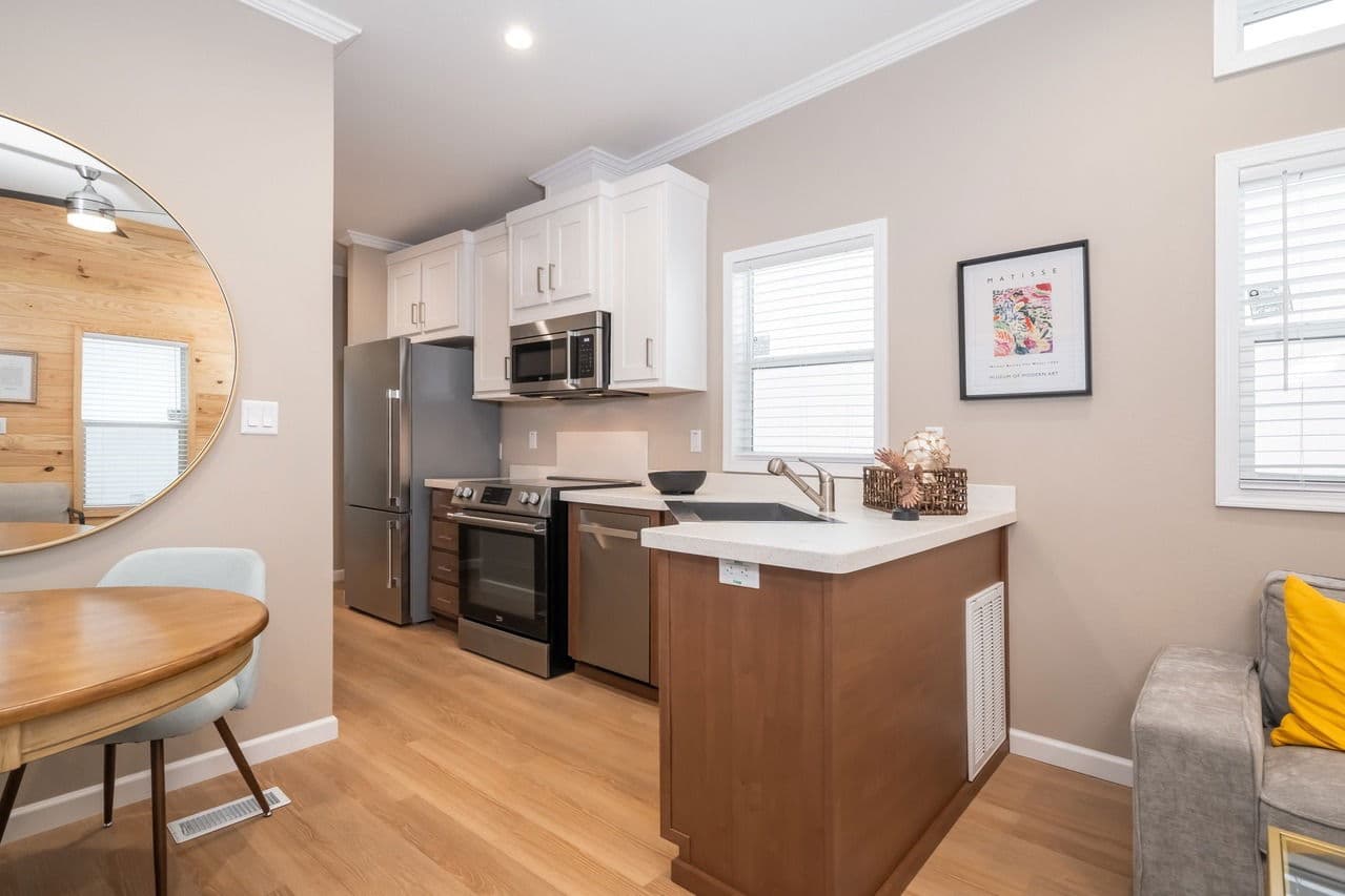 Wedge 13442s interior home features