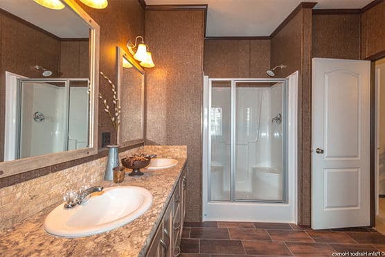 Retreat 30643r bathroom home features